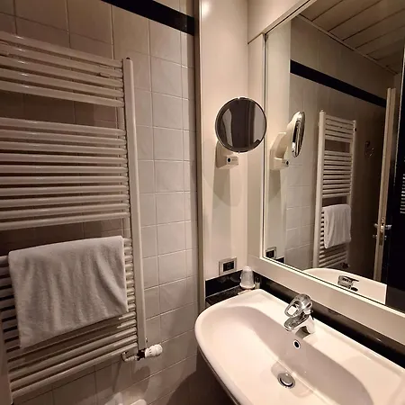 Hotel Sure By Western Milano Pádua