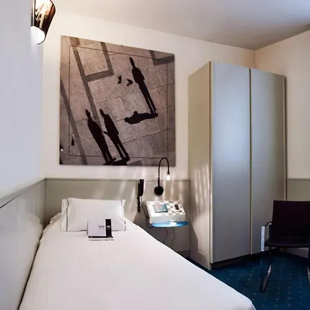Sure By Western Milano 4*
