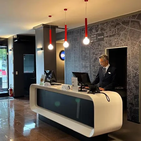 Sure By Western Milano 4*