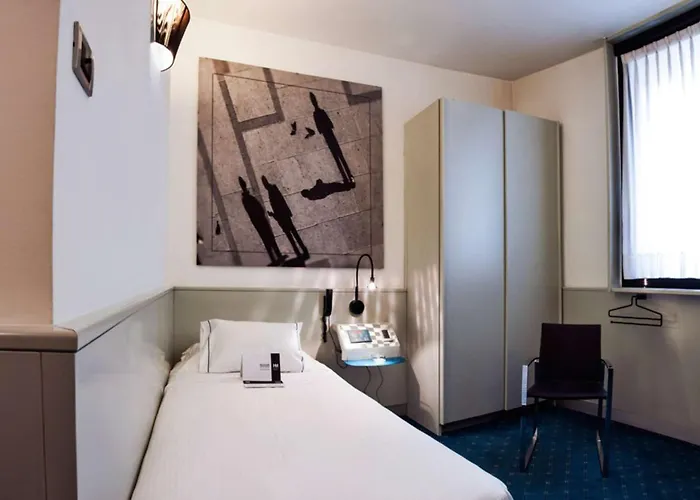 Sure By Western Milano 4*